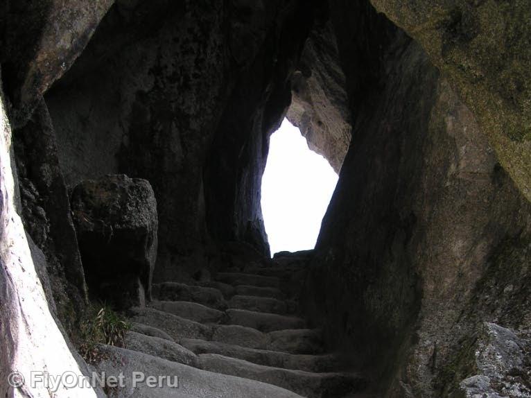 Álbum de fotos: Túnel escavado na rocha na Trilha Inca